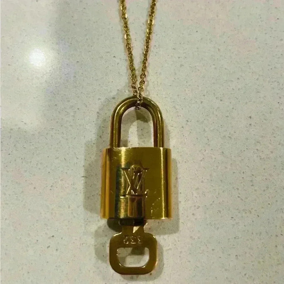 LV Lock and Key #332 - Picture 5 of 5